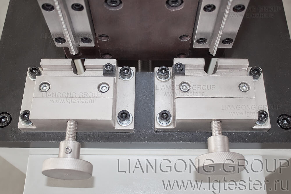 Зажим образцов в протяжном станке Liangong CSL-B