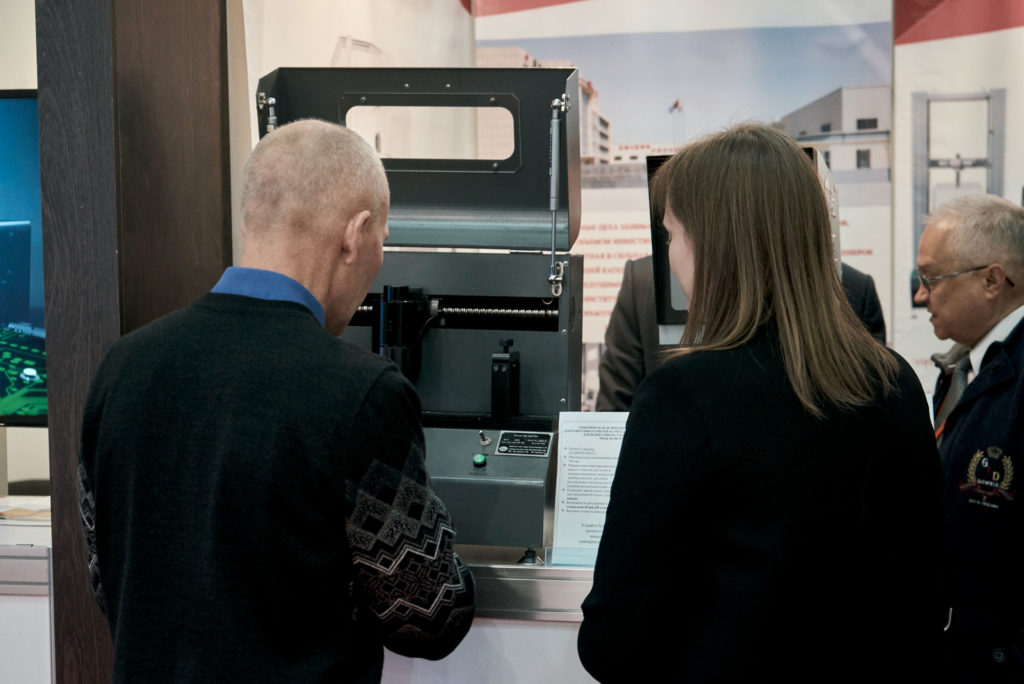 Liangong на выставке Testing and Control 2019 1