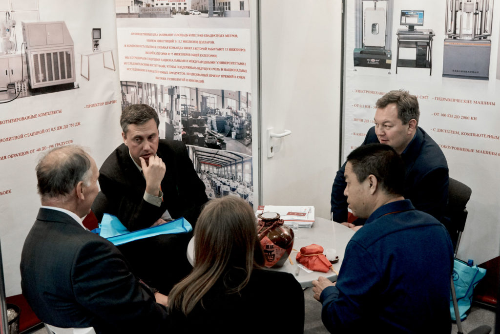 Встреча с клиентами на выставке Testing and Control 2019 Liangong ЧМК