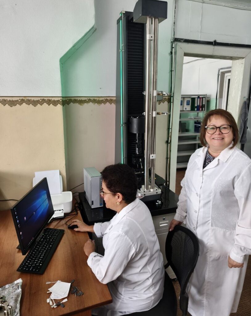 Испытания на разрывной машине Liangong CMT-5L в Иркутске