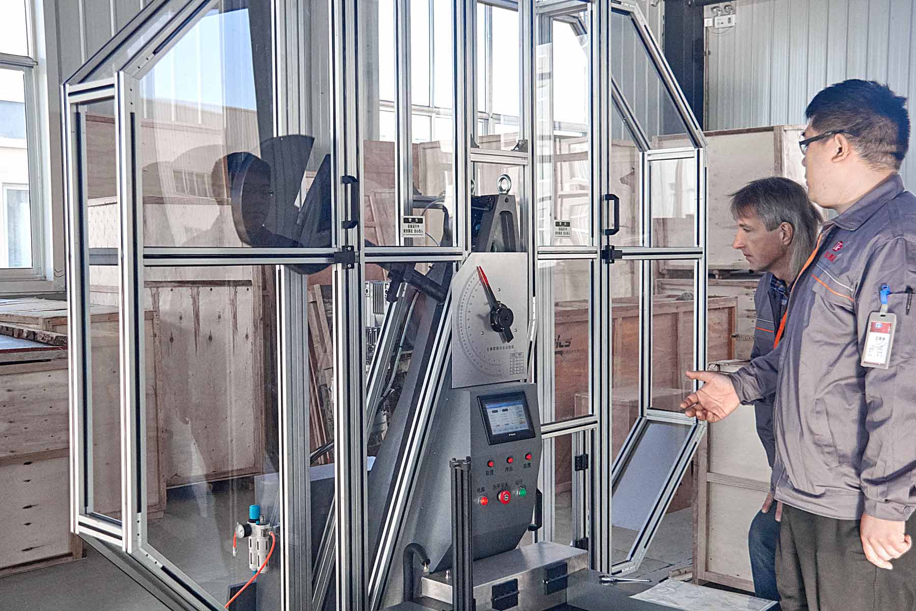 Новый ГОСТ 9454-2025 для испытания металлов на ударный изгиб 1 Копер маятниковый JB-300YW с инструментированным бойком